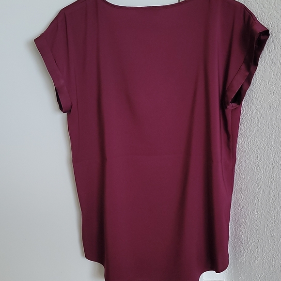 Express size M silky V-Neck Tee - Picture 2 of 2